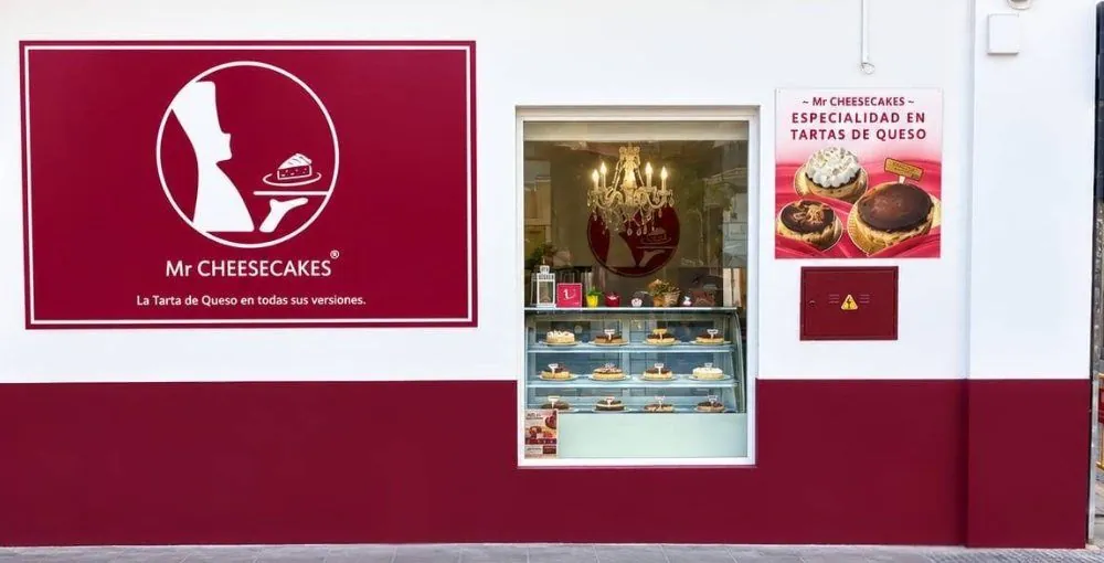 Fachada de la tienda Mr Cheesecakes en la Plaza de San Roque de Sanlúcar